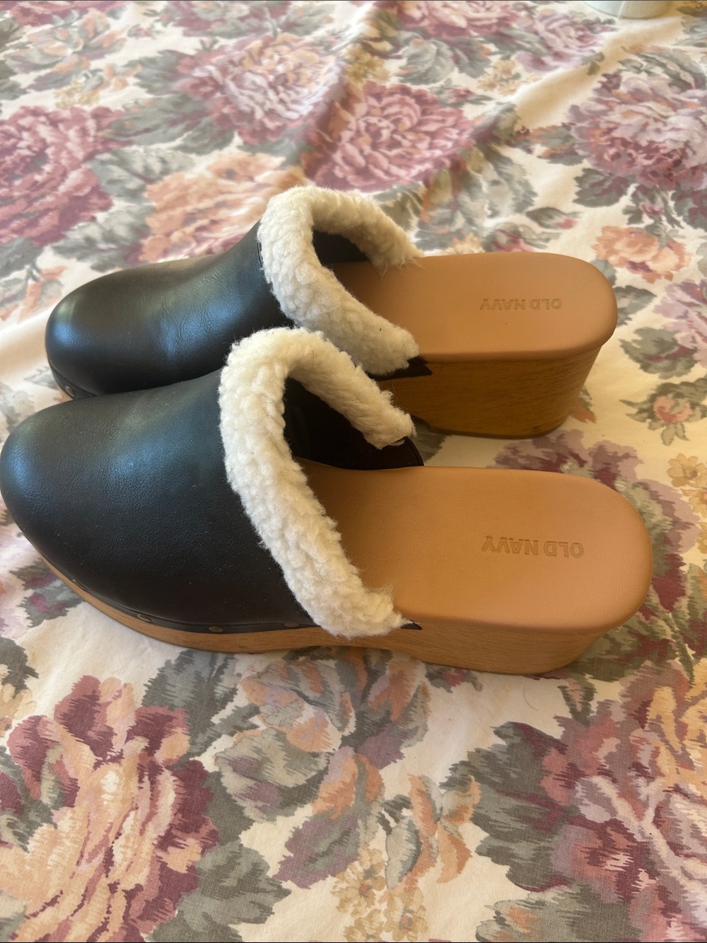 Old Navy Black Faux-Leather Clog Mules with White Shearling Trim Size 10 - Picture 2 of 5
